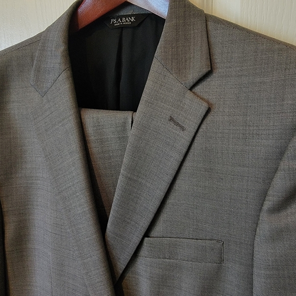 Jos A Bank Tailored Suit Mens Grey 100% Wool 42R 38W X 29.5L Double Vent Flat - Picture 2 of 14